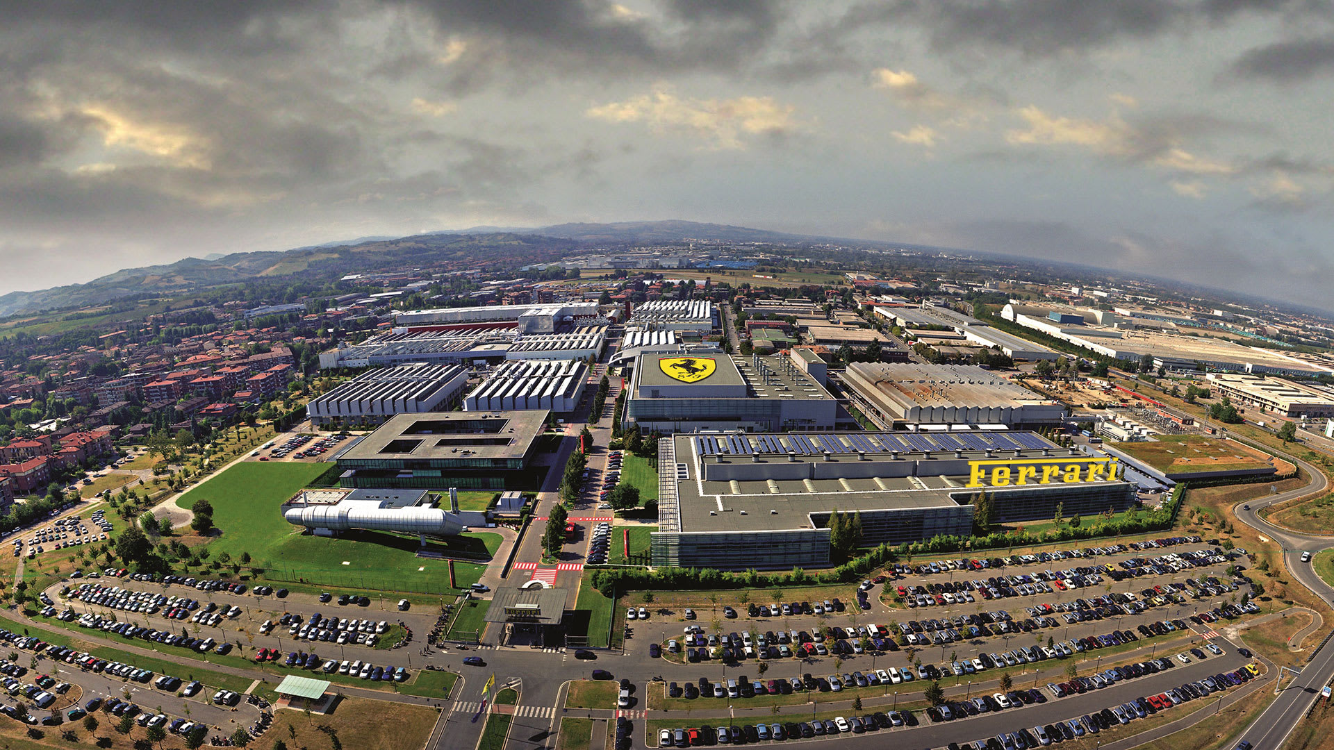 Vista aerea (foto da elicottero) dell'area dove sorge la fabbrica Ferrari