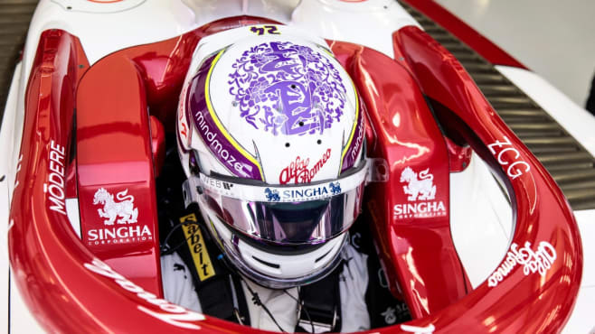 GALLERY: Check out the 2022 F1 drivers' brand-new helmets – including Lewis  Hamilton's fluorescent design | Formula 1®