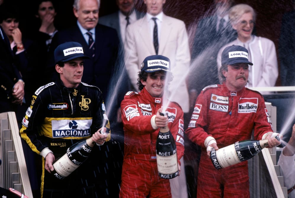 Prost celebrujący zwycięstwo w 1986r. GP Monako