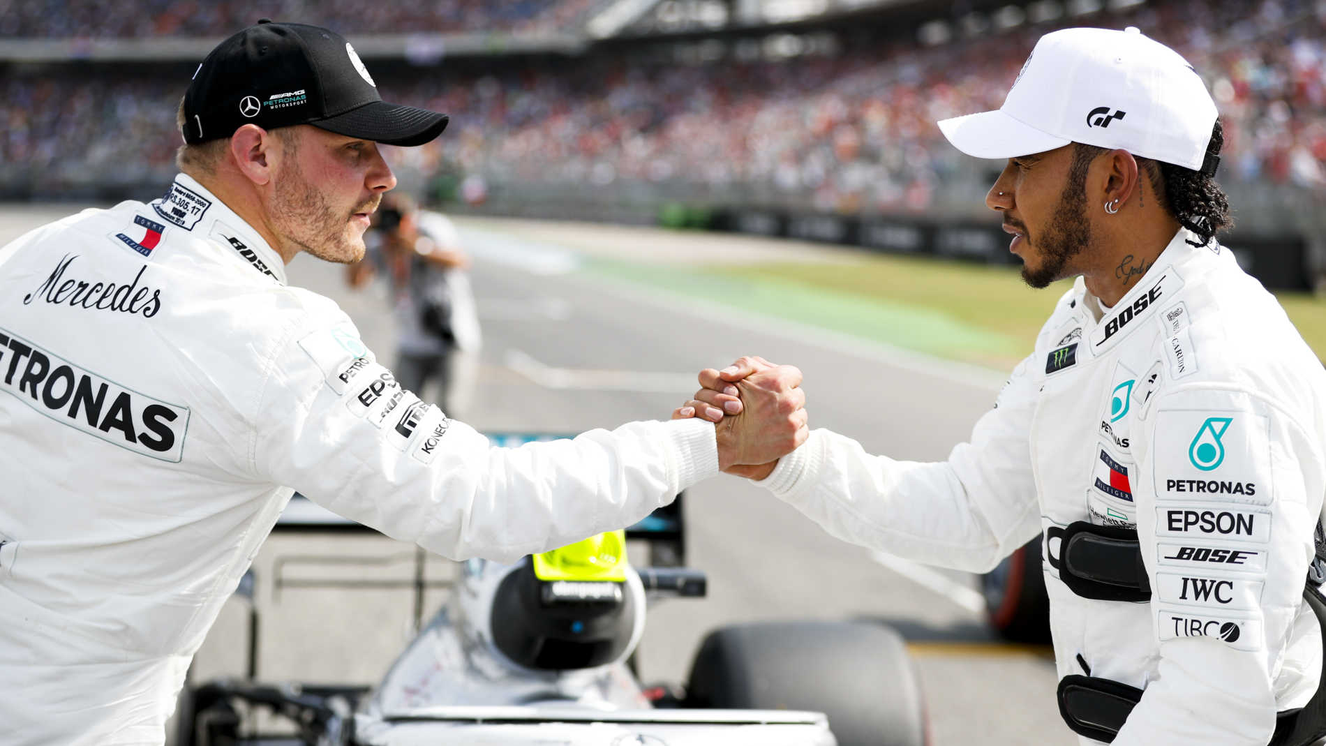 Valtteri Bottas to stay at Mercedes for 